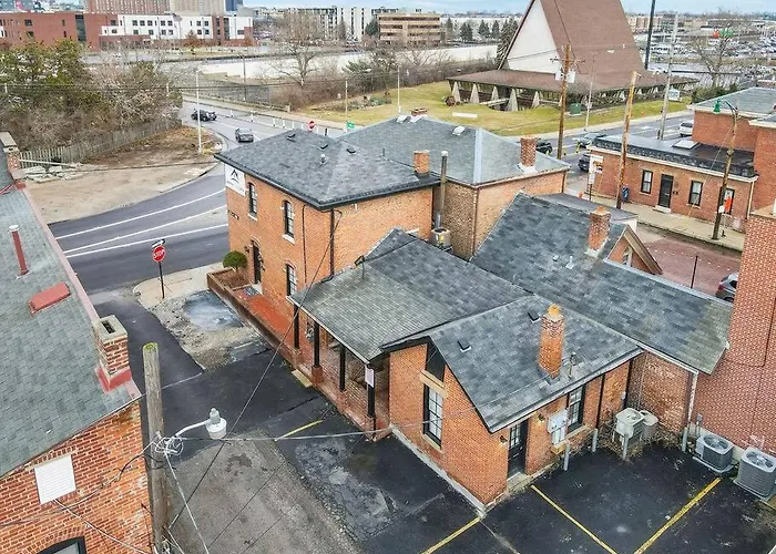 Housepitality - The Brandenburg - Efficiency Apartment Columbus